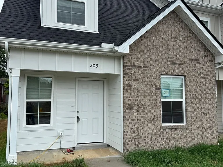209 Mountaindale Dr — Photo 1