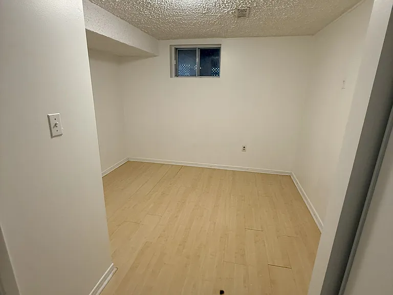 83 Sexton Cres #LOWER LEVEL — Photo 6