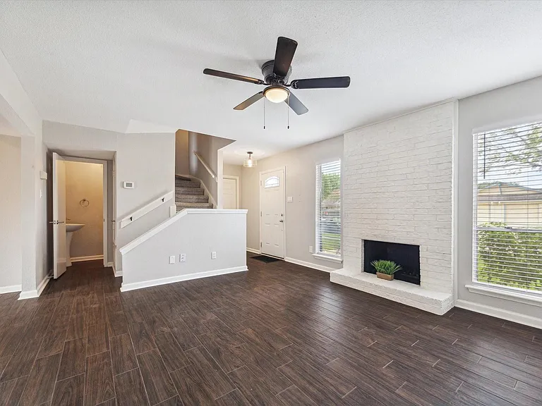 1428 Silverpines Rd #428 — Photo 4