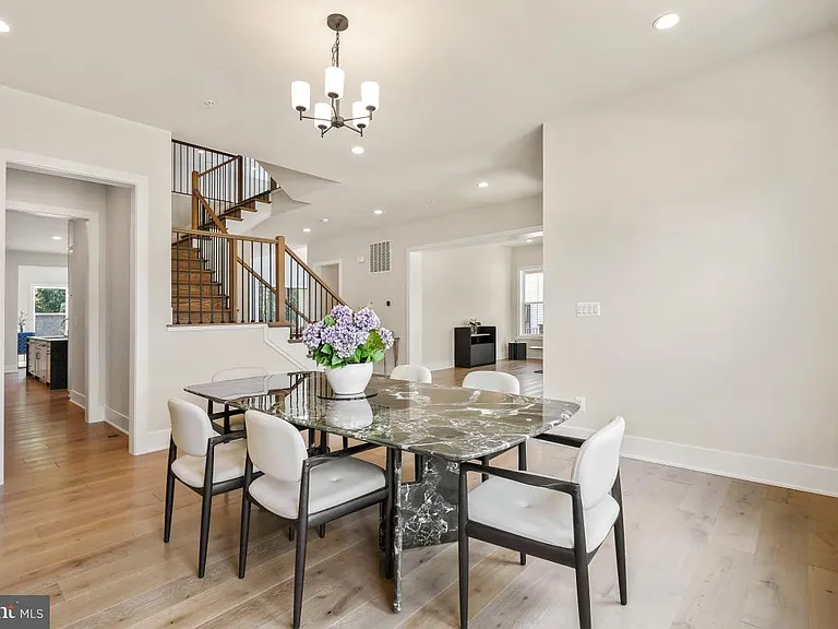 12321 Potomac Hunt Rd — Photo 33