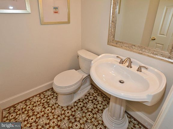 3rd image of 9342 Mount Vernon Cir