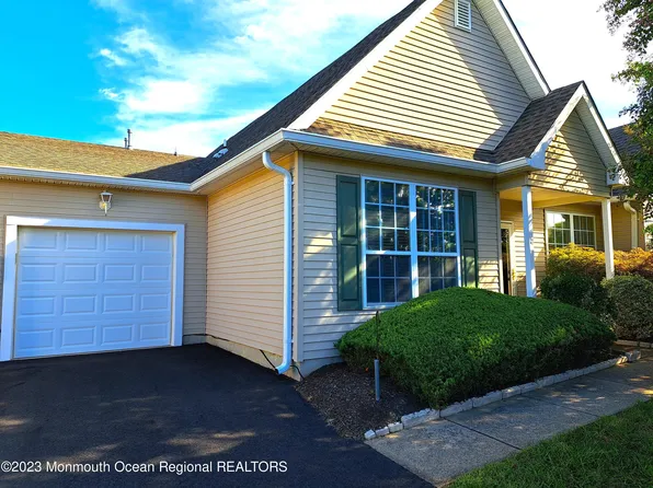 41 Foxwood Road, Lakewood, NJ 08701