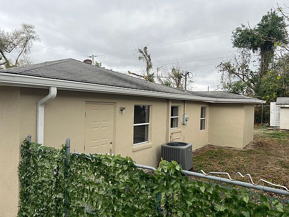 3rd image of 4324 Hedge Dr N