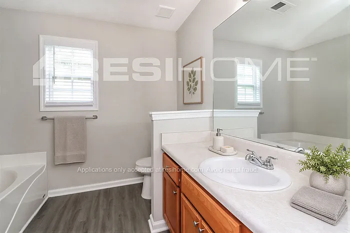 1450 Binford Pl — Photo 9