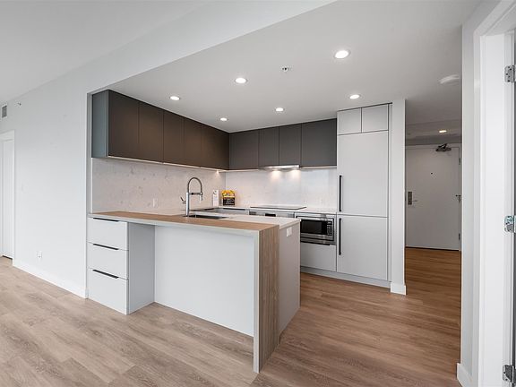 4th image of 567 Emerson St #2609
