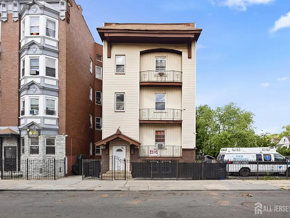 94 Eaton Pl
