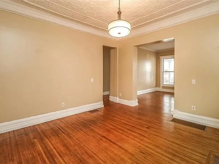 473 Alexander St — Photo 7