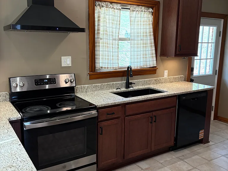 6003 N Broadway St — Photo 22