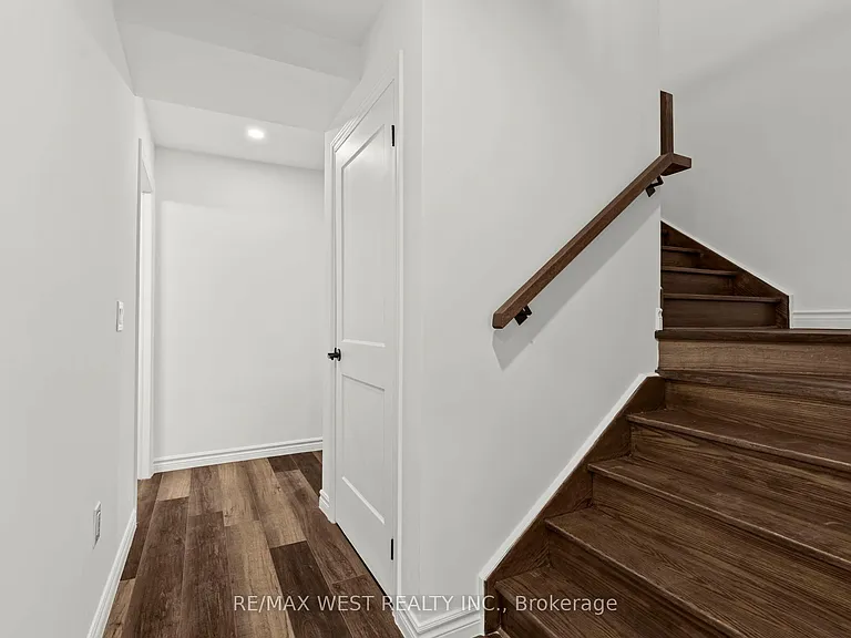 119 Town Line Rd E #D208 — Photo 31