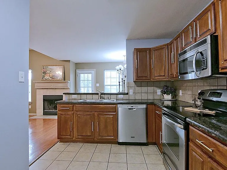 12649 Bay Ave — Photo 7