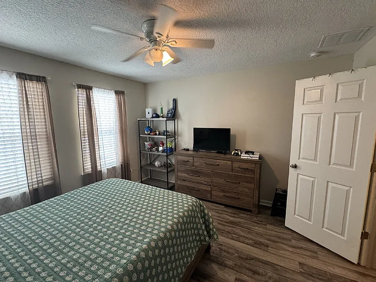 670 Grover Ln — Photo 28