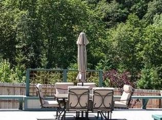 84 Trollview Rd, Grants Pass, OR 97527