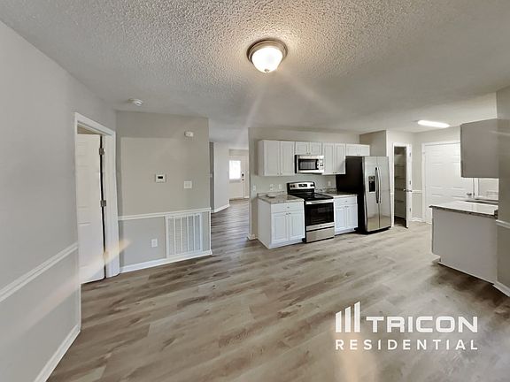 5th image of 430 Bradford Cir