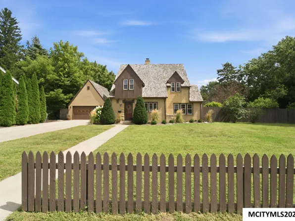 23 S Virginia Ave, Mason City, IA 50401