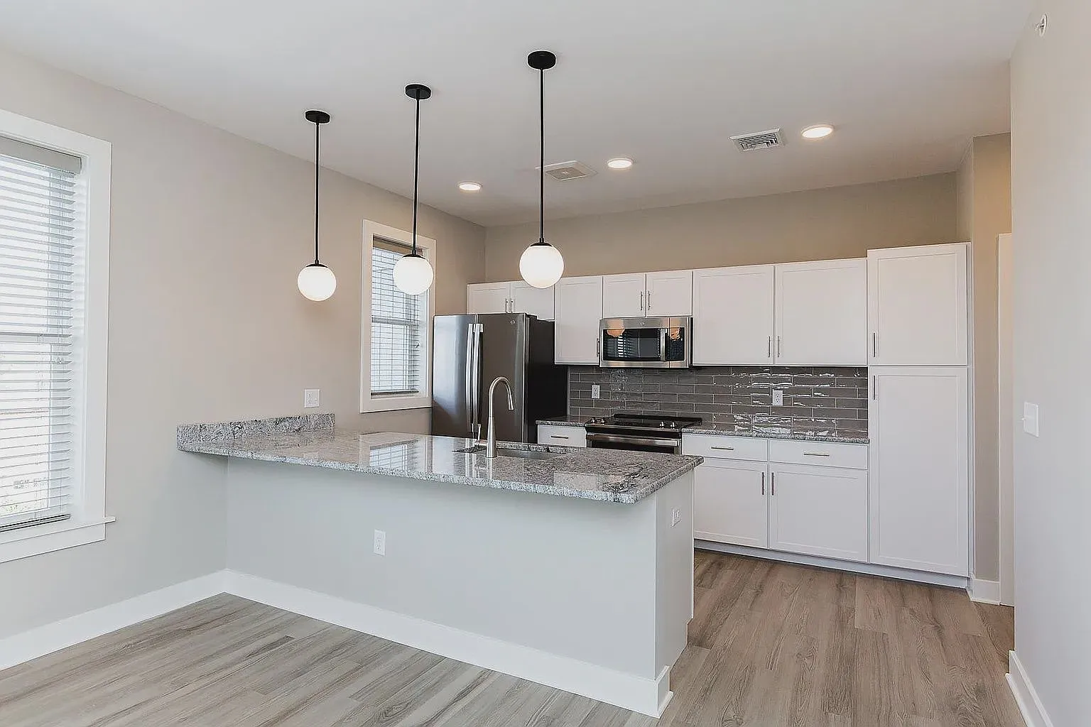 2 bed, 2.0 bath, 1200 sqft, $2,200 — Photo 1