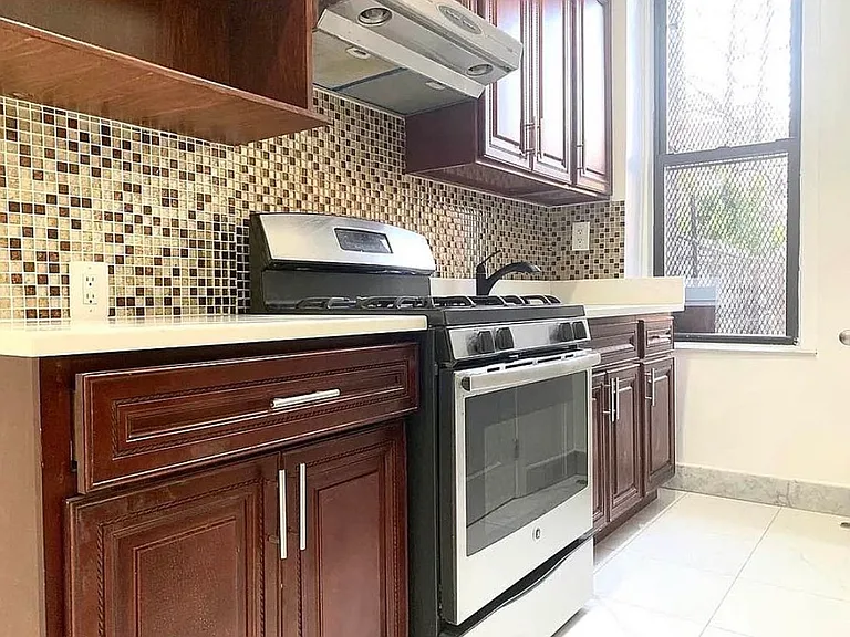 149 Leonard St #2 — Photo 2