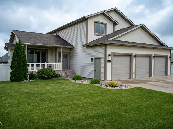 4818 Granite Dr, Bismarck, ND 58503