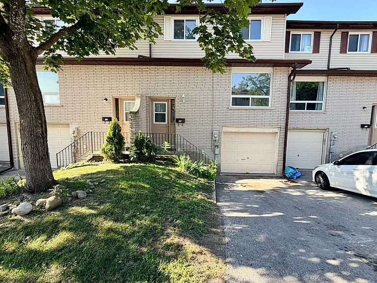 1095 Mississaga St W #126 — Photo 1