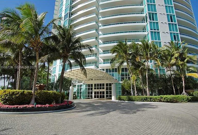 1000 S Pointe Dr #905 — Photo 32