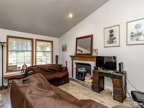 4th image of 9403 Kenwood Drive SW