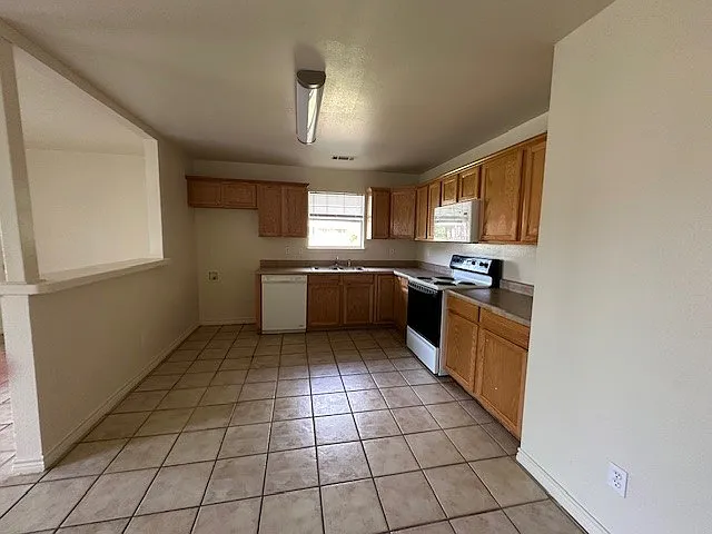 1205 E Dorchester St — Photo 5