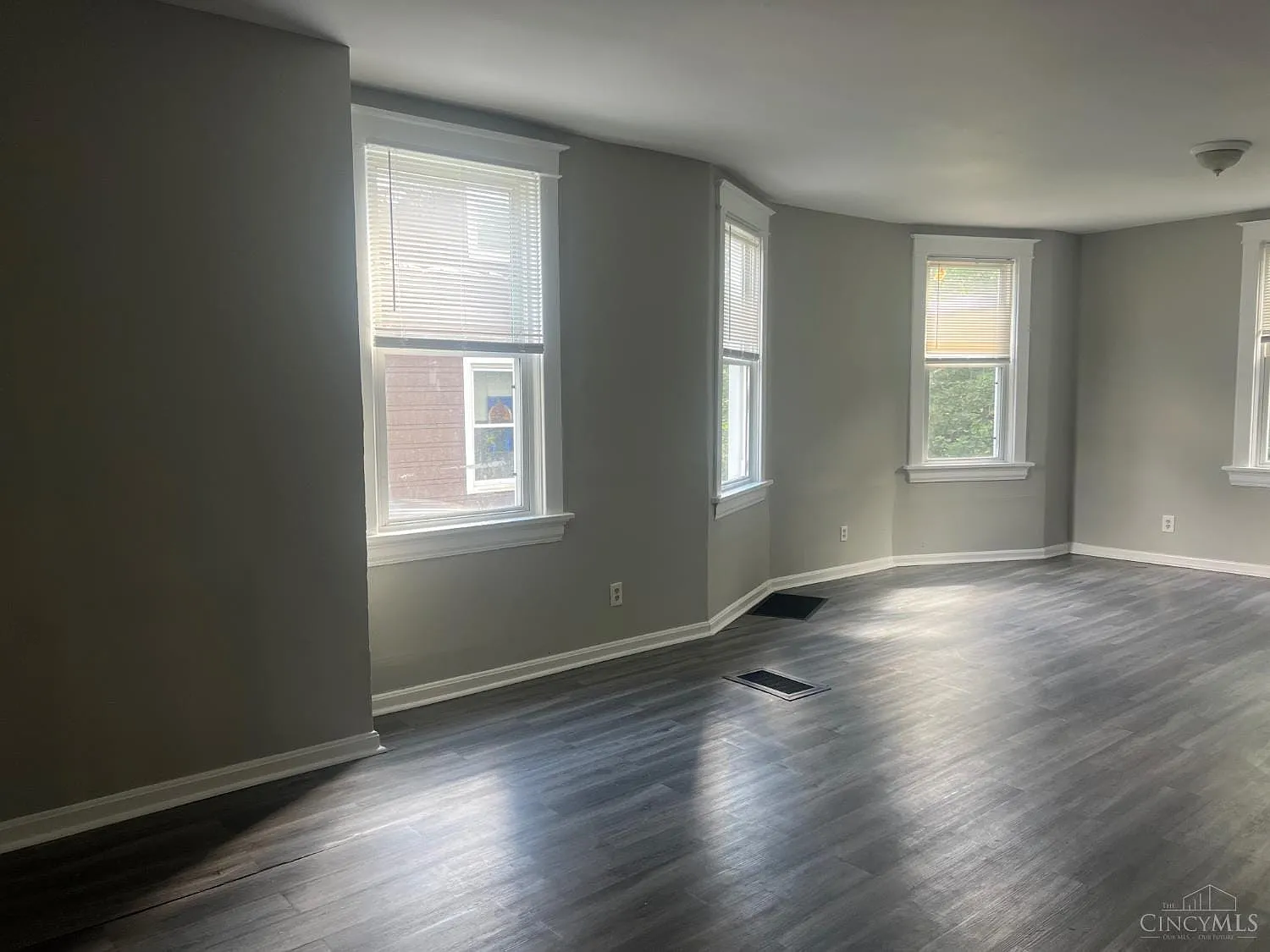 4 bed, 1.5 bath, 1770 sqft, $1,890 — Photo 2