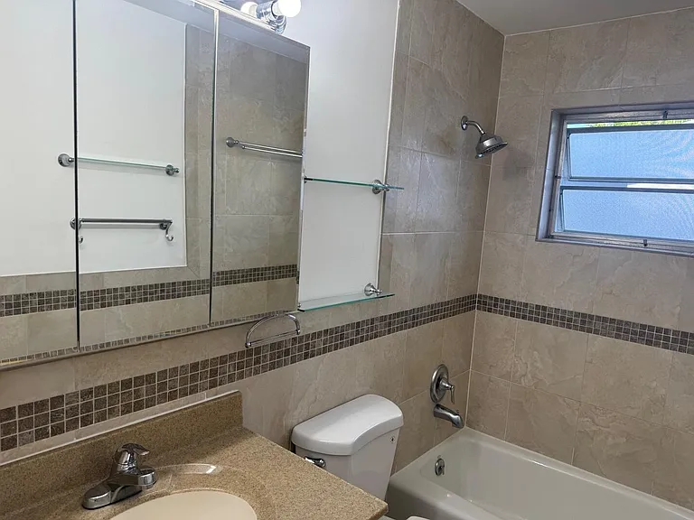 1550 NW 70th Ter — Photo 18
