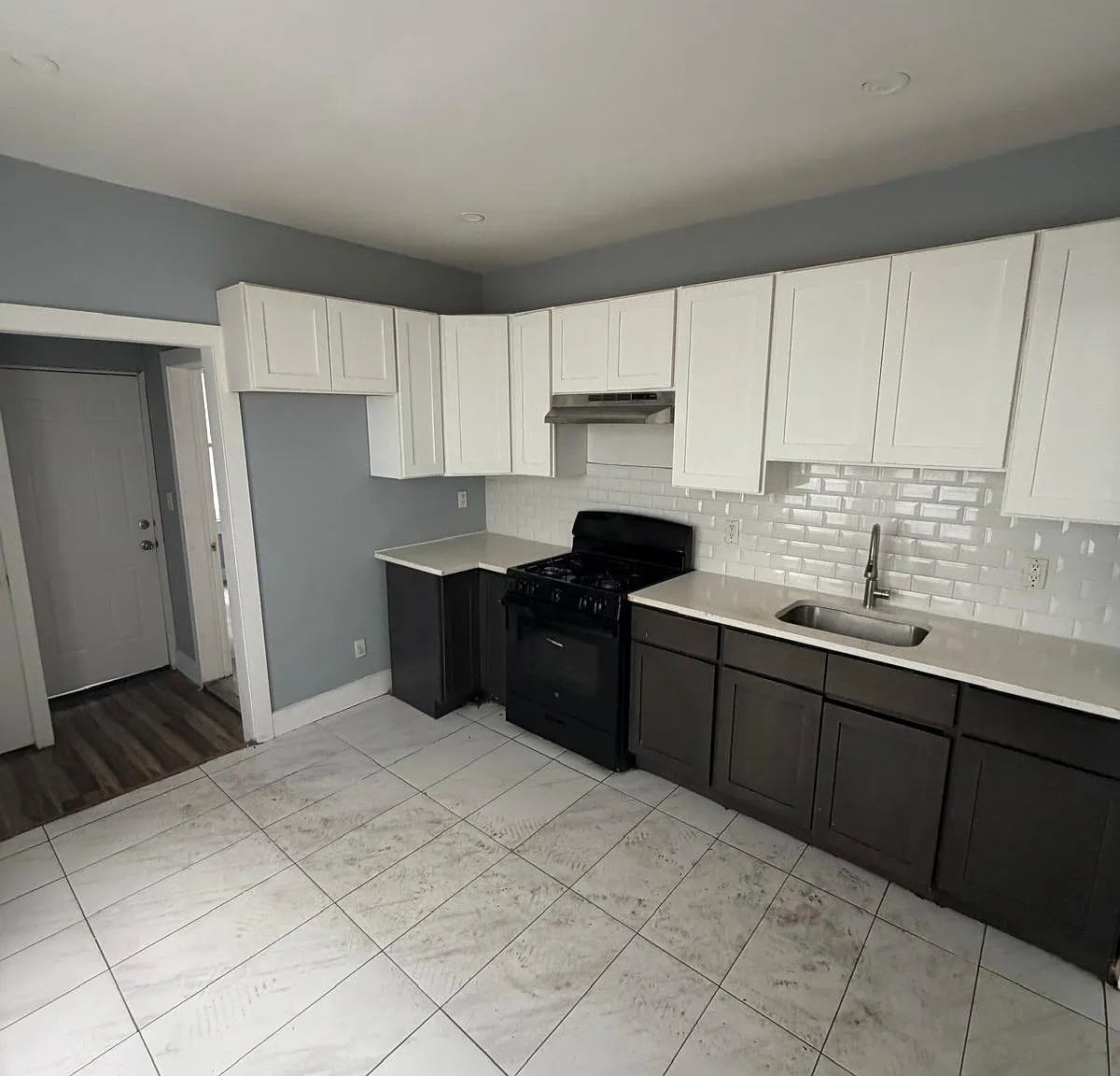 4 bed, 2.5 bath, $2,500 — Photo 2