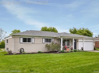 27299 Hystone Dr, Farmington Hills, MI 48334