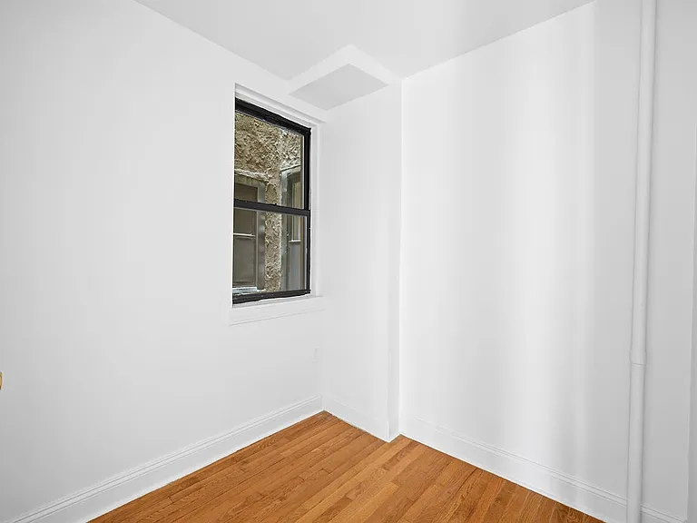 18 Cornelia St #1 — Photo 6