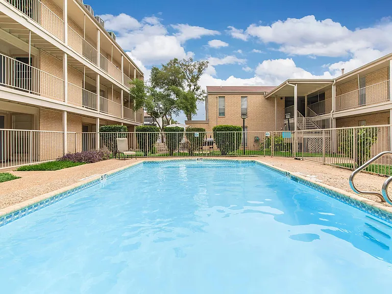 6008 N Lamar Blvd #1-304 — Photo 1