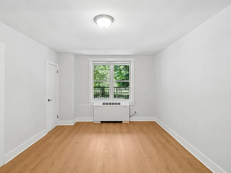 1540 Pelham Pkwy S #1G — Photo 11