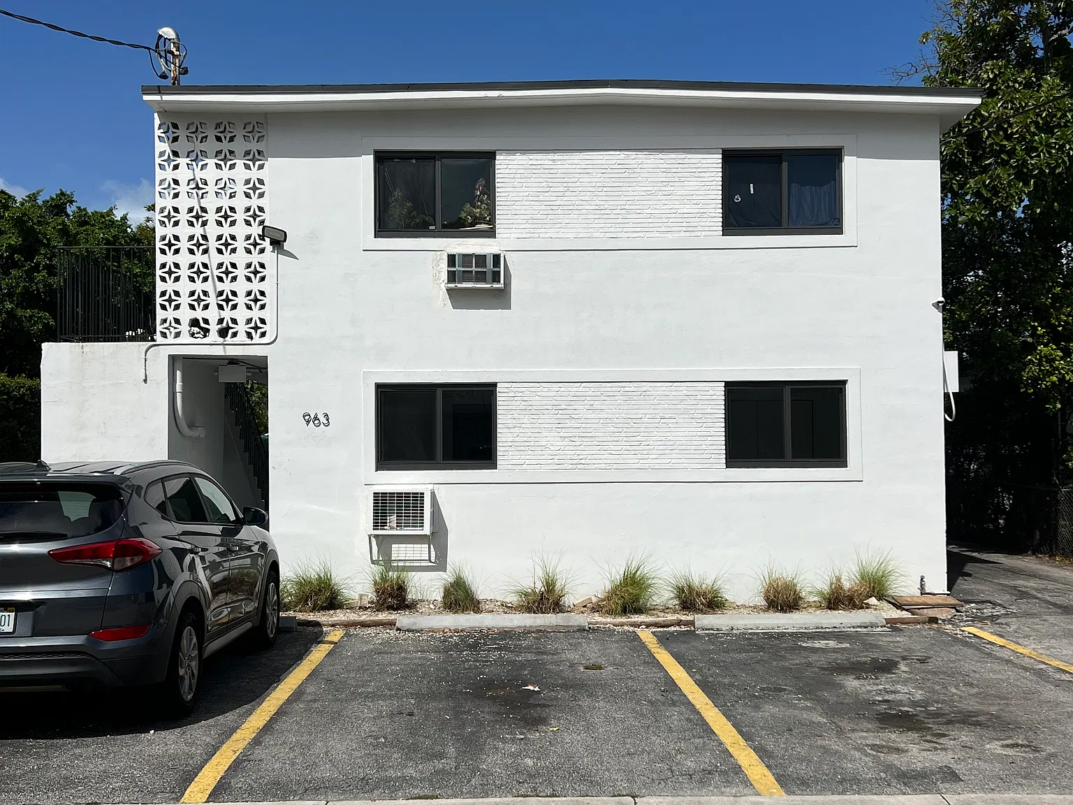 2 bed, 695 sqft, $1,925 — Photo 1