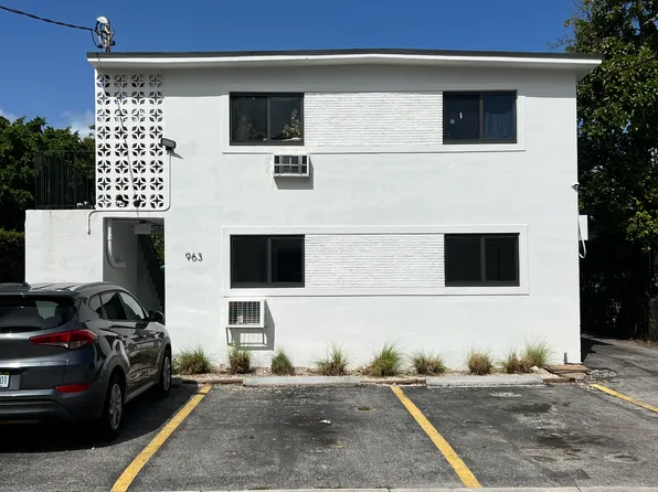 963 NW 5th St APT 1, Miami, FL 33128