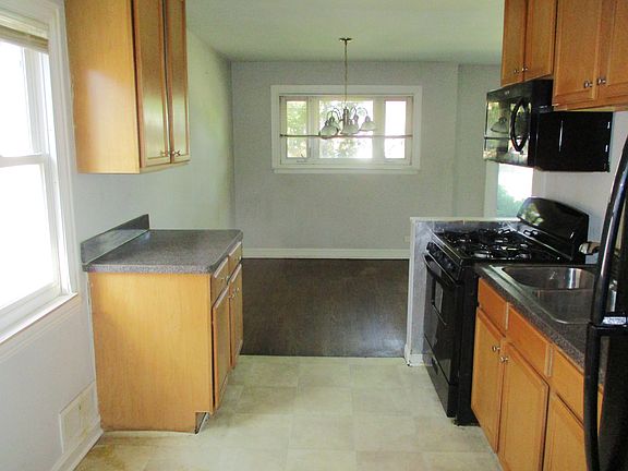 4th image of 9029 S Crandon Ave