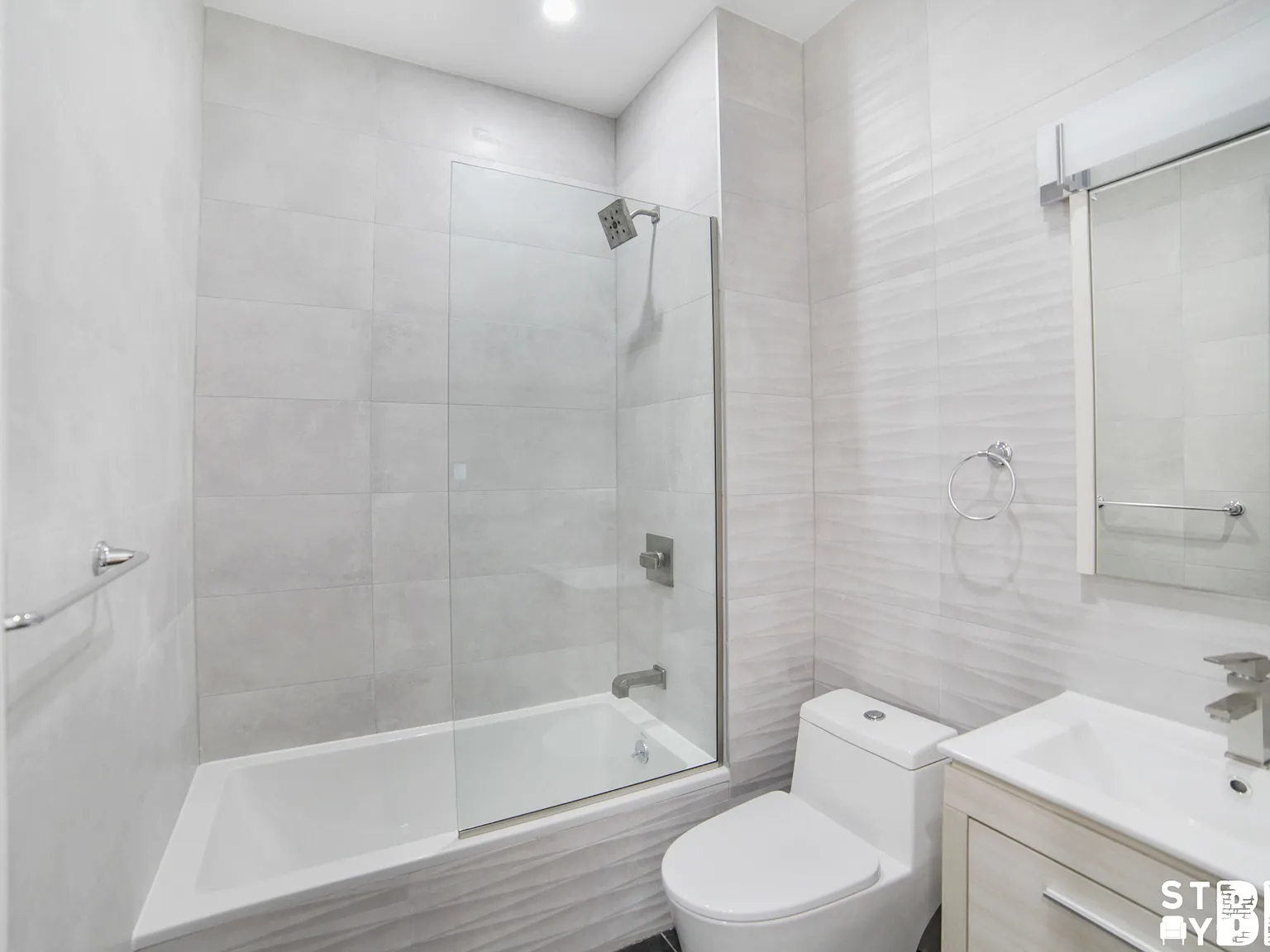 860 East 35th Street — Photo 2