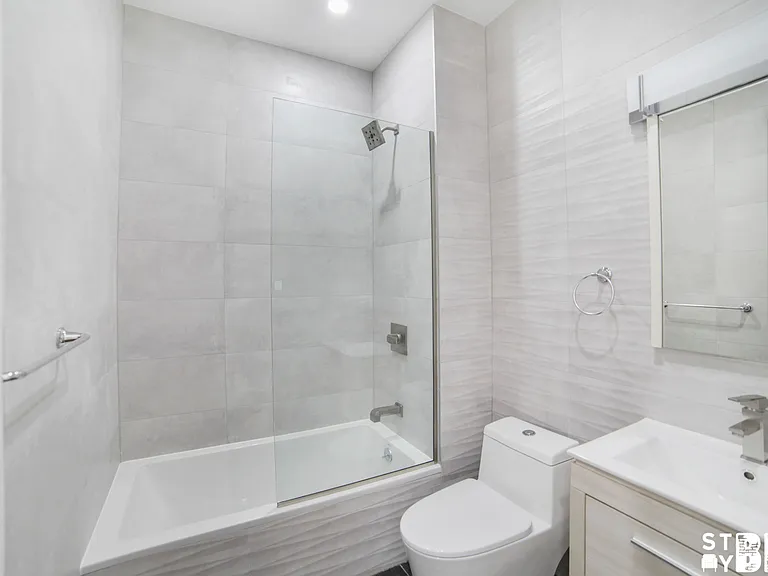 860 E 35th St #3F — Photo 3