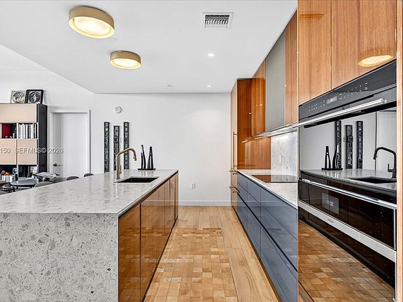 4th image of 2678 Tigertail Ave #604