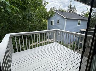 265 E Sunset Way APT B, Issaquah, WA 98027