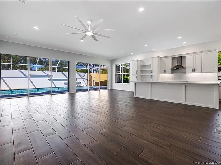 2198 SW Mayflower Dr — Photo 12