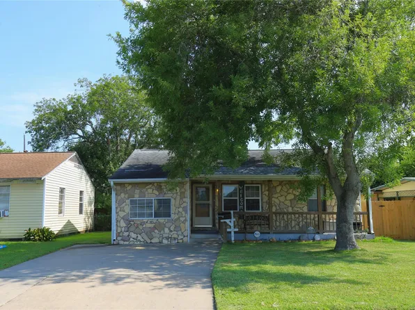 726 W 8th St, Freeport, TX 77541