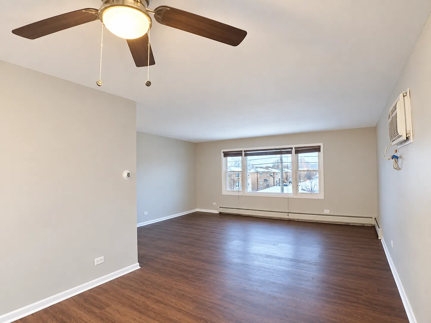 3 bed, 1.5 bath, 1000 sqft, $2,300 — Photo 3