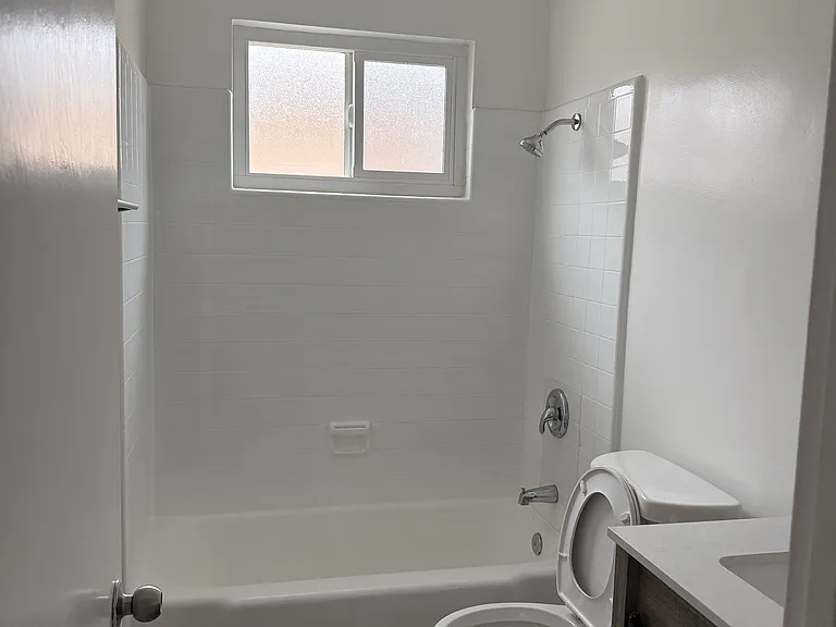 640 Hill St #5 — Photo 6