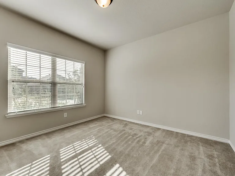 1900 Abby Creek Dr — Photo 17