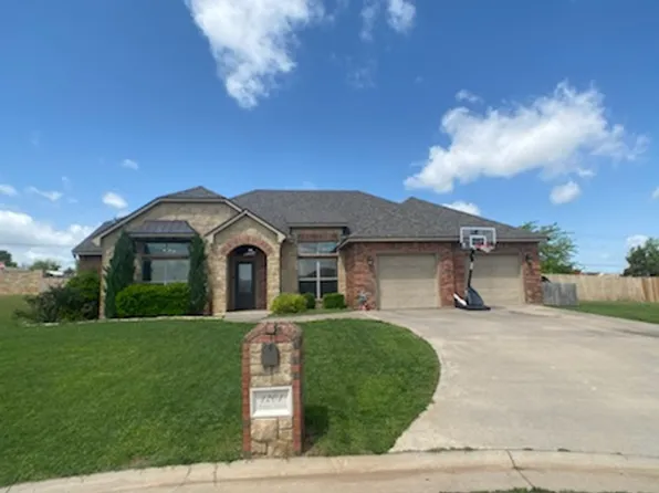 1201 Pebble Trl, Elgin, OK 73538