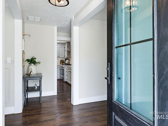 5th image of 4076 W Leland Way