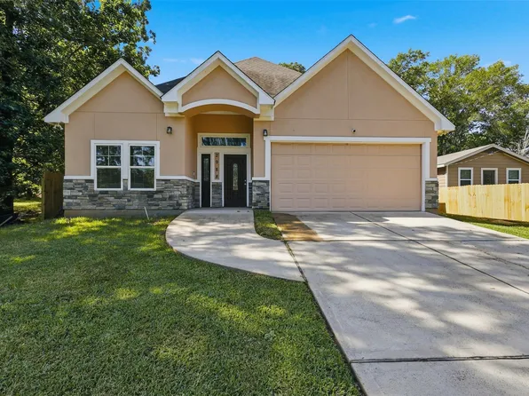 2988 Seminole St, Willis, TX 77378