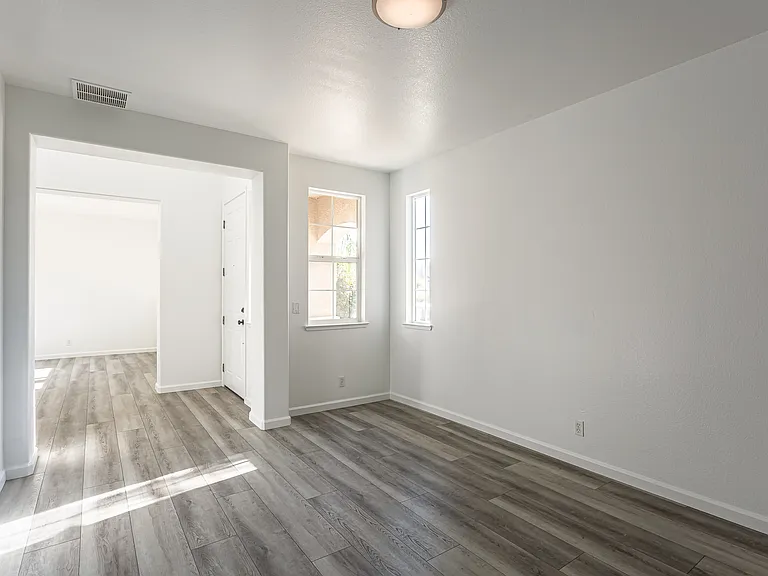 2337 N Silvervale St — Photo 47