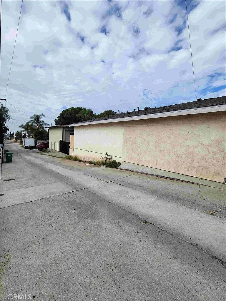 Building Photo - 7127 Saranac St