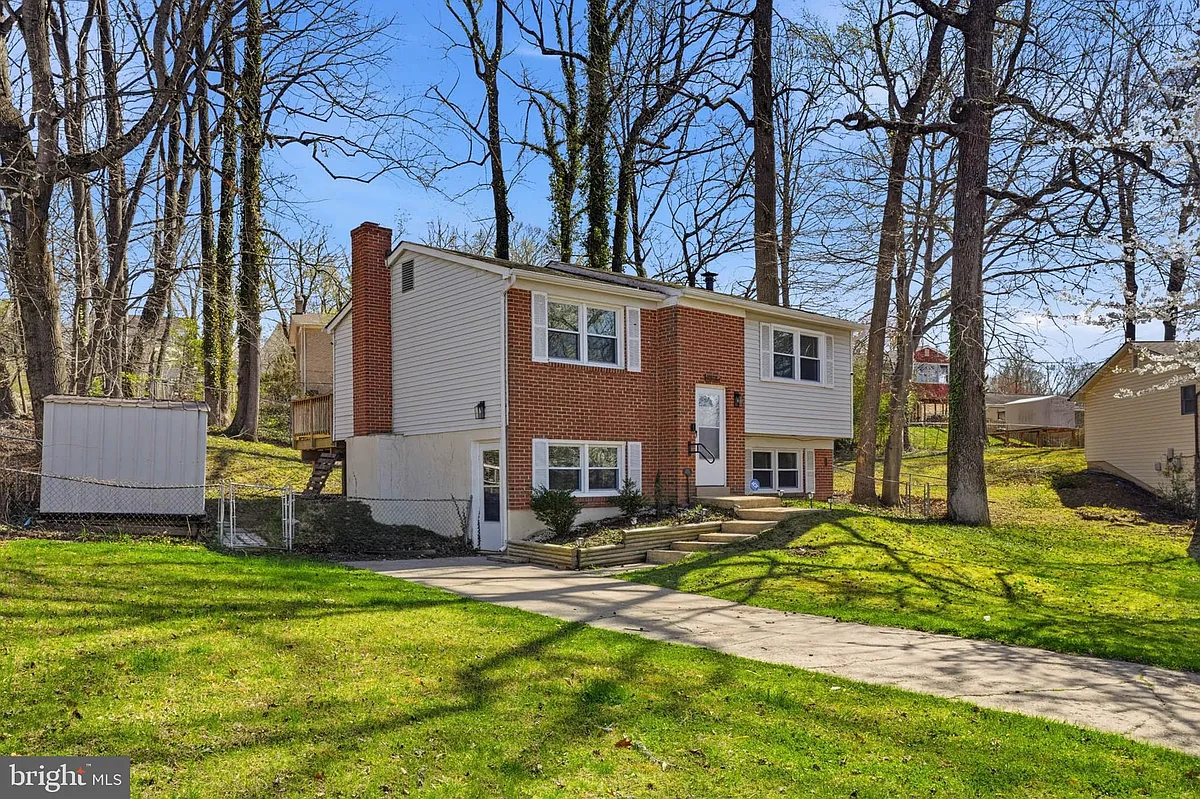 Building Photo - 9518 Blanchard Dr